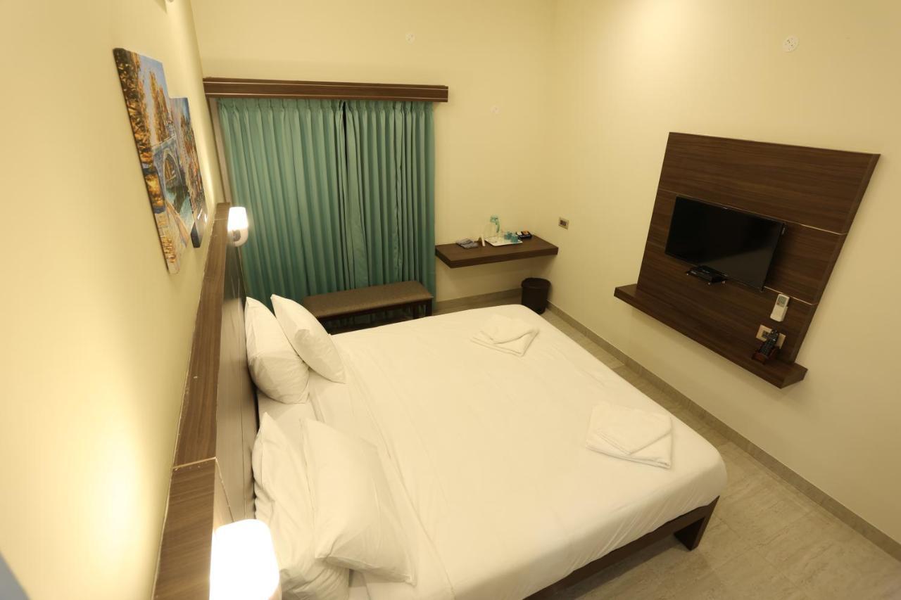 Minas Manor Hotel Tiruchirappalli Exterior foto